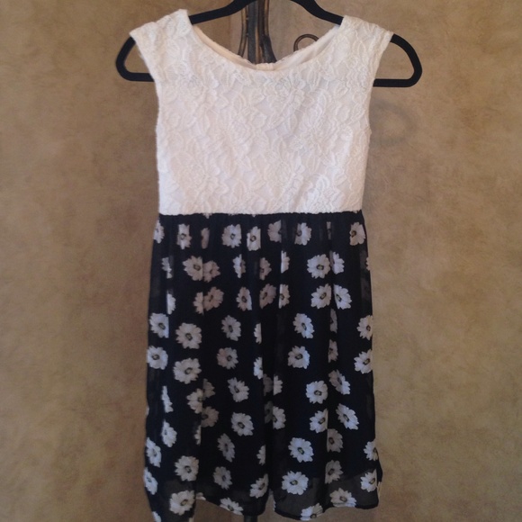 Lace and chiffon lined dress