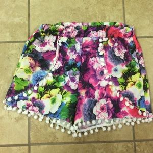 Floral shorts 😍🌸
