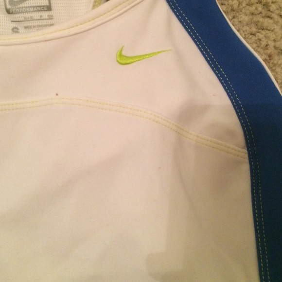 nike running top, worn once. - Picture 2 of 2