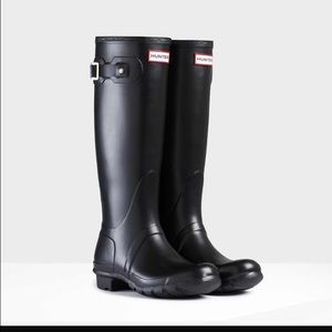 black hunter boots