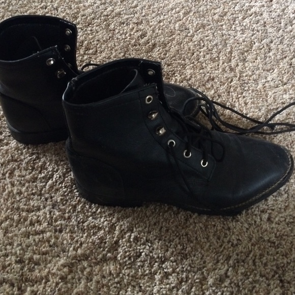 Black leather horseback riding boots