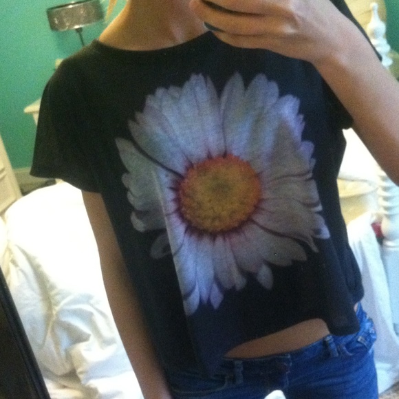Forever 21 Gray Flower Crop Top Size Small - Picture 1 of 1
