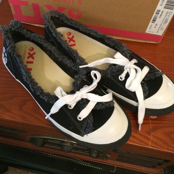 Steve Madden black canvas sneakers 9