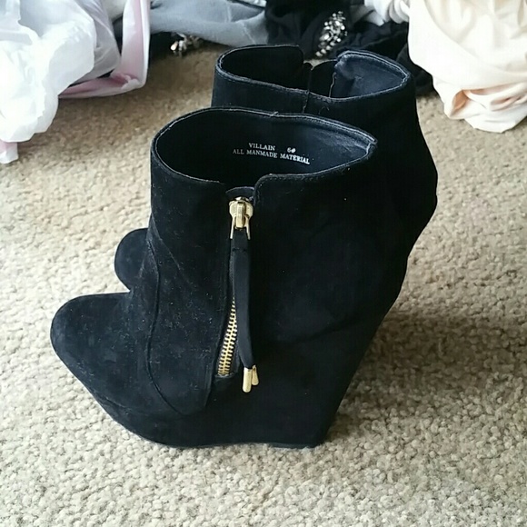 Dollhouse black booties