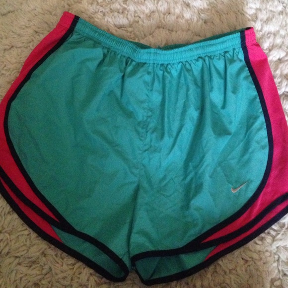 ✨SOLD IN BUNDLE✨Nike tempo shorts - Picture 2 of 4