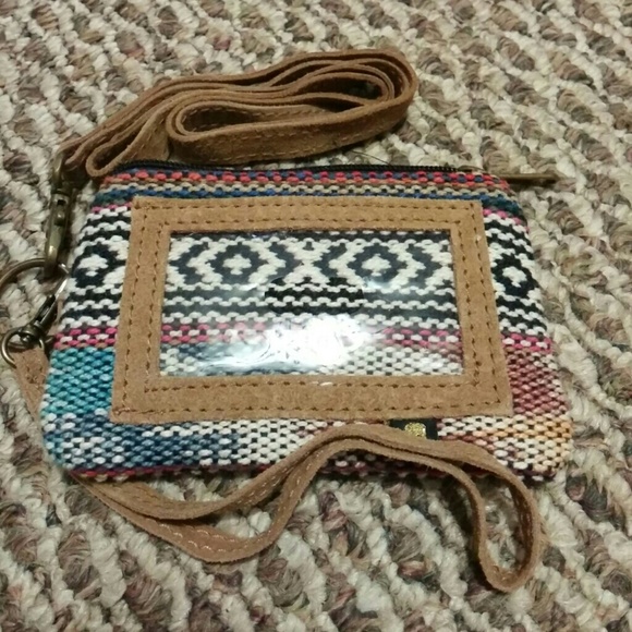 Buckle wristlet