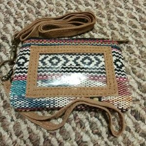 Buckle wristlet