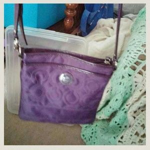 GORGEOUS PURPLE COACH CROSS BODY w/change wallet