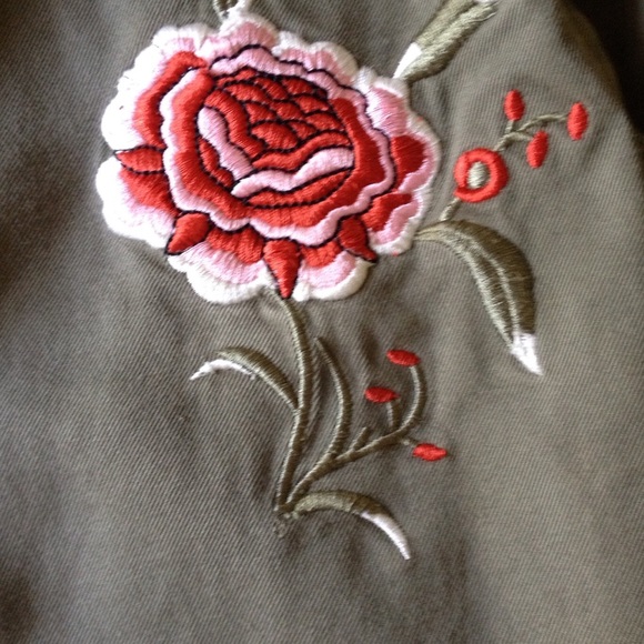 Sweet Cargo Pants with pretty embroidered rose🌹 - Picture 2 of 4
