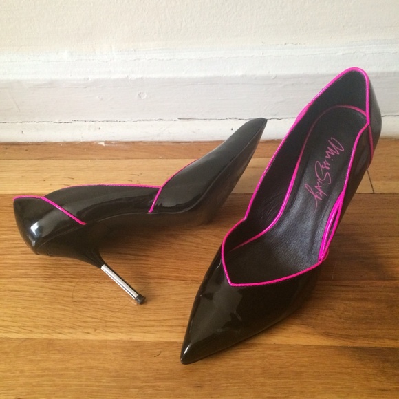 Miss Sixty Shoes - HP🎉Miss Sixty black and pink patent leather pumps