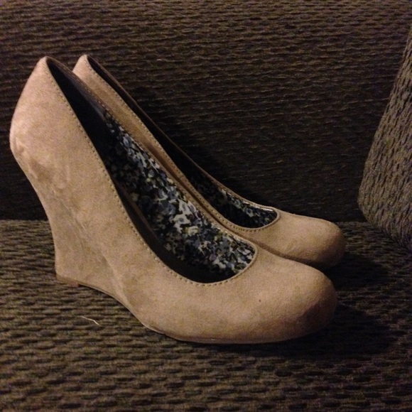 New tan suede wedges
