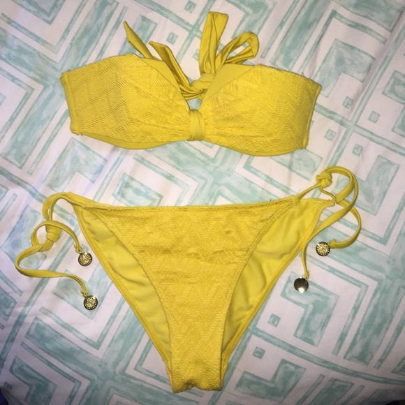 Yellow bandeau bikini 👙