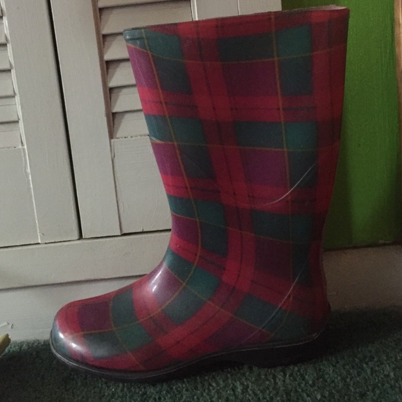 Rubber rain boots