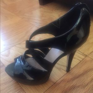 Patent leather Vince Camuto pumps