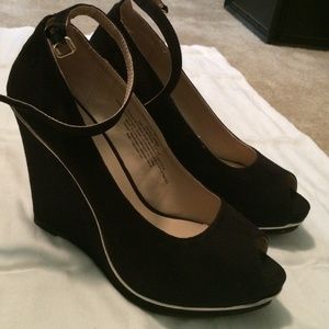 Mossimo black wedges