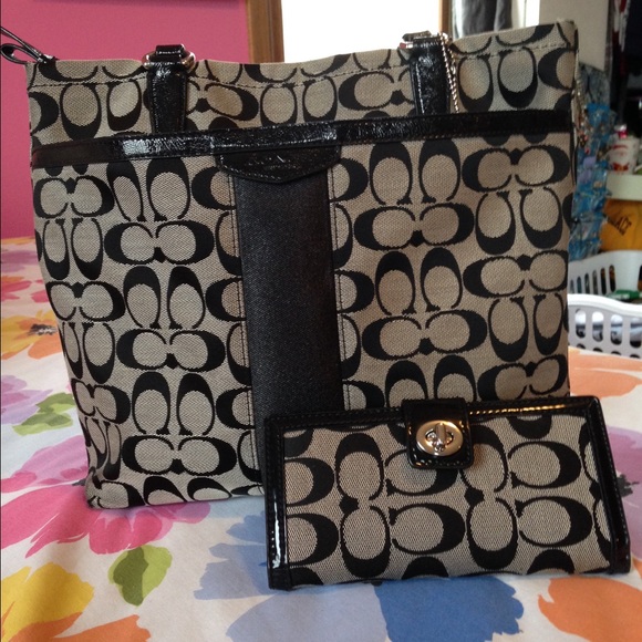 100% authentic Coach purse & matching wallet