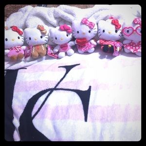 6 small hello kitty plushes! Each adifferent style