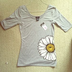 Rue21 Scoop Neck Graphic Tee NWT