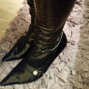 Black knee hig boots