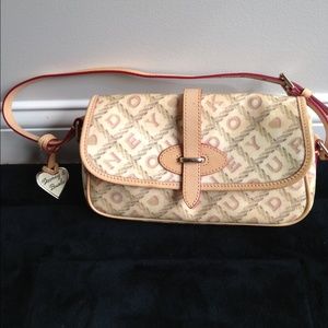 Classic Dooney & Bourke 1 handle handbag