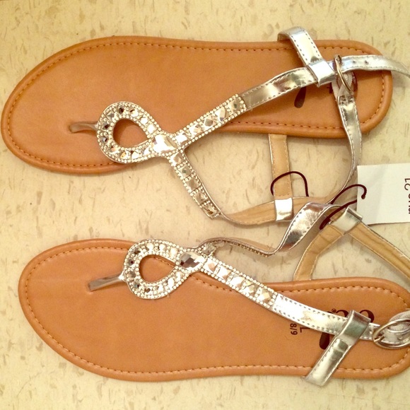 Rue21 Flats (NWT)