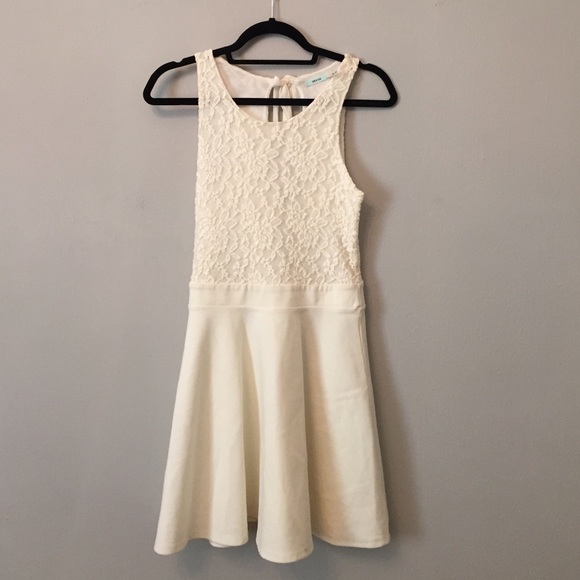 Fabulous white tie back lace cocktail dress!