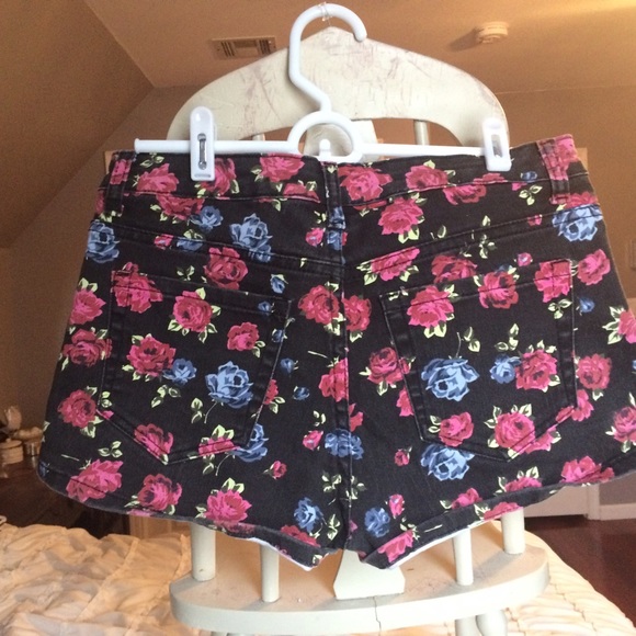 Floral Shorts - Picture 2 of 2