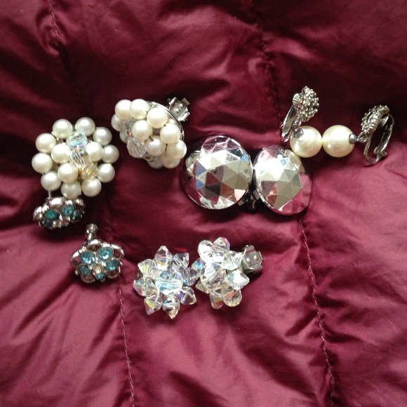 🎈Bundle🎈Assorted clip-on earrings. - Picture 1 of 4