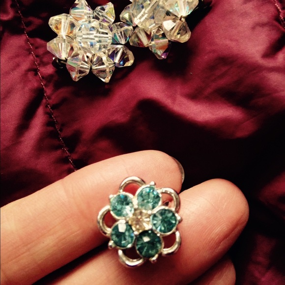 🎈Bundle🎈Assorted clip-on earrings. - Picture 2 of 4