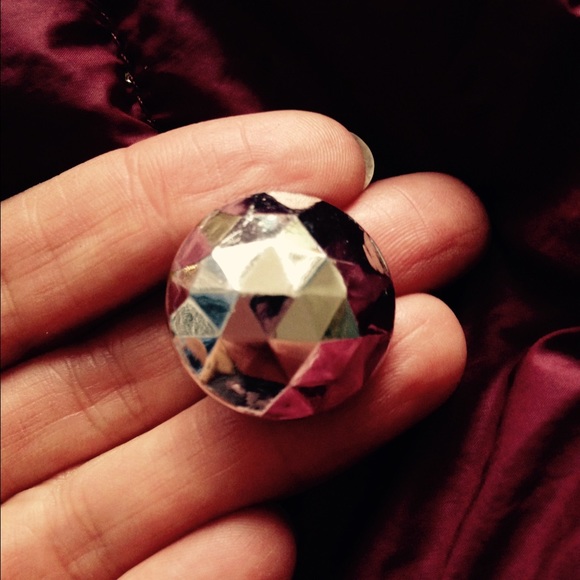 🎈Bundle🎈Assorted clip-on earrings. - Picture 3 of 4