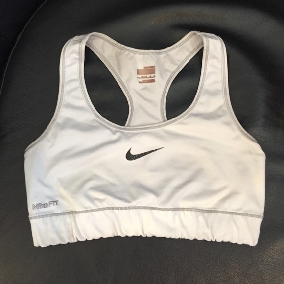 ❌sold❌White Nike Fit sports bra size M