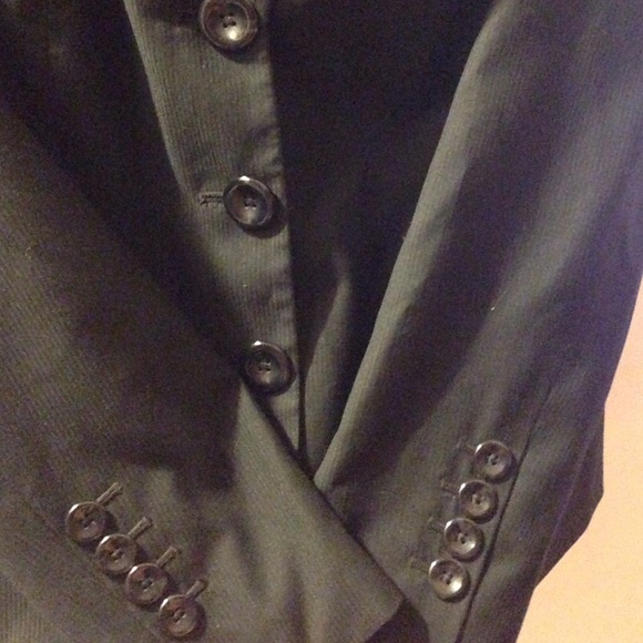 Black Ruffled Blazer ✨❤️ - Picture 2 of 4