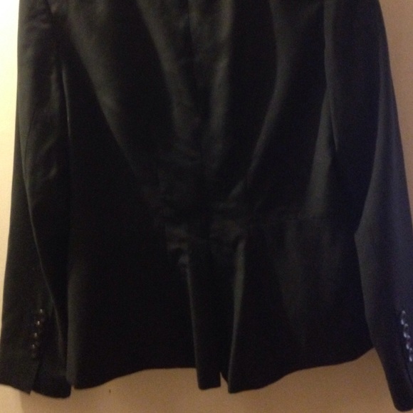 Black Ruffled Blazer ✨❤️ - Picture 3 of 4