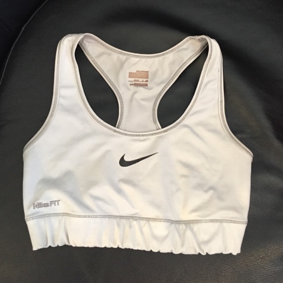 ❌sold❌White Nike Fit sports bra size M