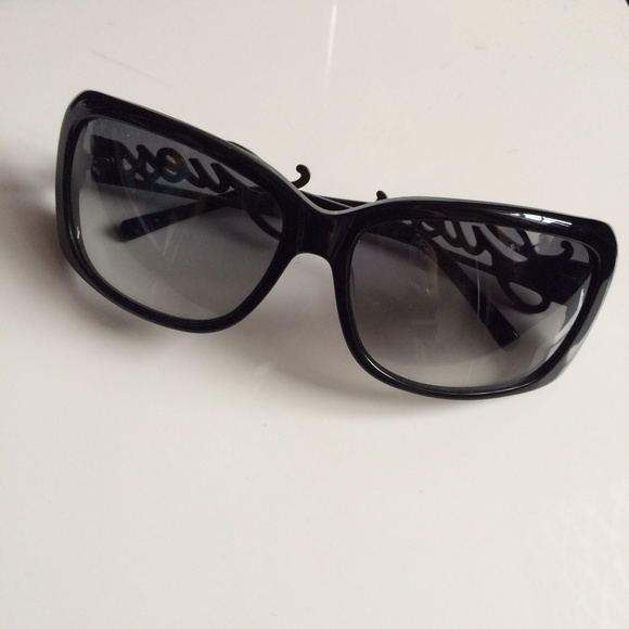Guess Black Sunglasses BLK-36 GU6475