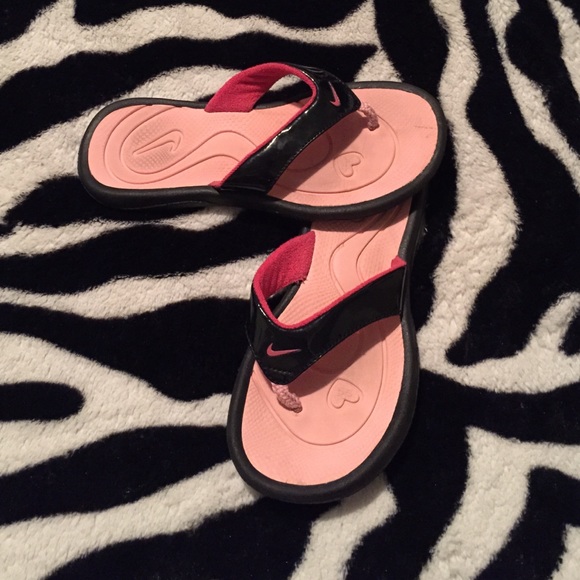 Nike flip flops size 2 (kids size)