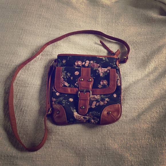 Floral cross body 🎀🌸🌷