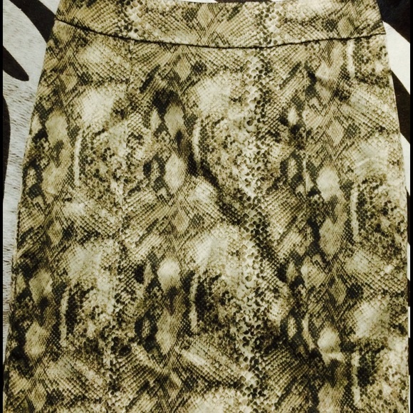New York & Company satin snakeskin pencil skirt