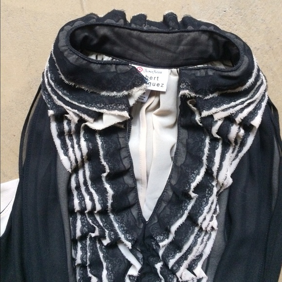 ❤️ Fancy Ruffled Top NWT ❤️ - Picture 2 of 4