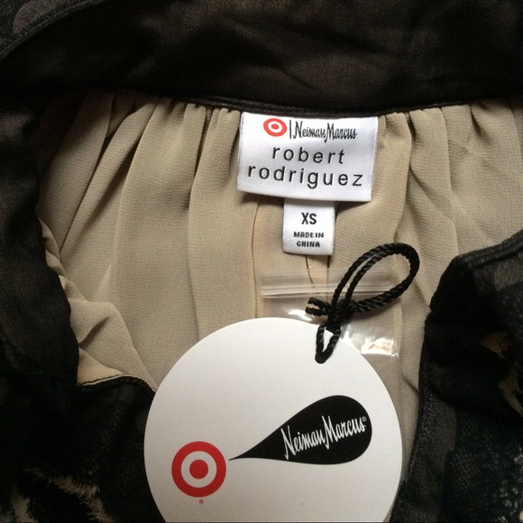 ❤️ Fancy Ruffled Top NWT ❤️ - Picture 4 of 4