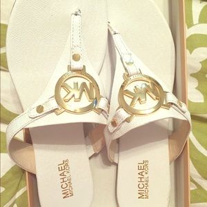 MICHAEL KORS Mackenzie Thong Sandal size 10