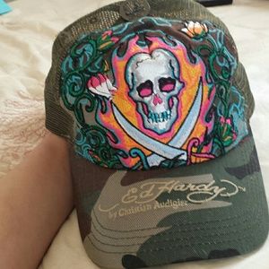 Ed Hardy snap back !!