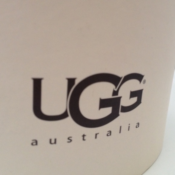 AUTHENTIC UGG EARMUFFS