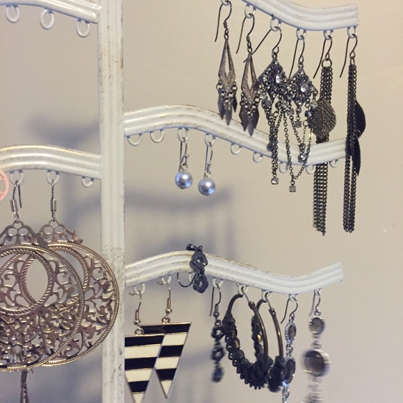 Earring Collection - Picture 3 of 3