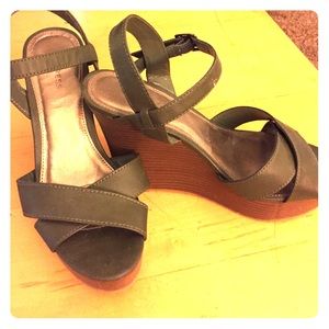 Dark Green Express wedge sandals