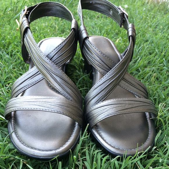 🌿 Dark Silver / Gray Buckled Sandals 🌿