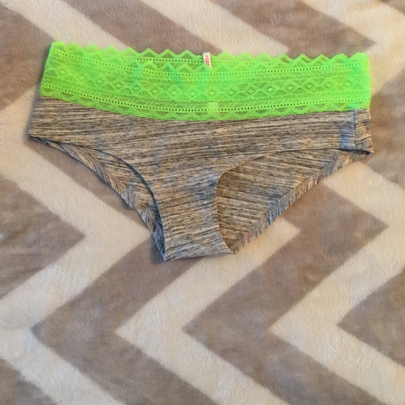 NWT VS PINK Panties - Picture 3 of 4