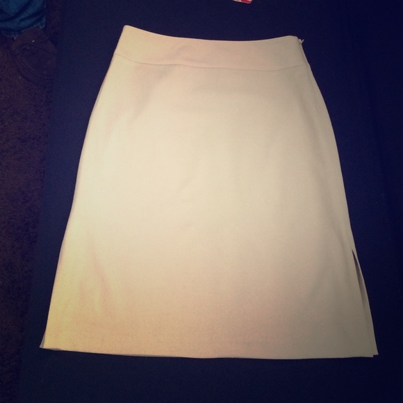 🎉 Beige Banana Republic Skirt 🎉