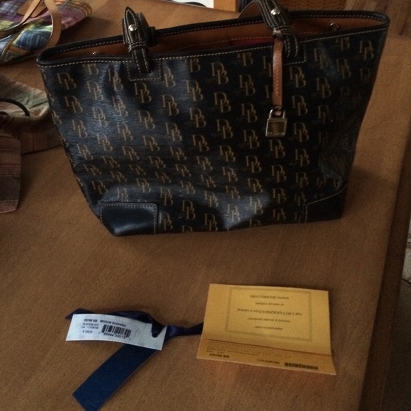 Authentic signature Dooney and Bourke purse