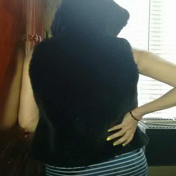 Vest - Picture 2 of 4
